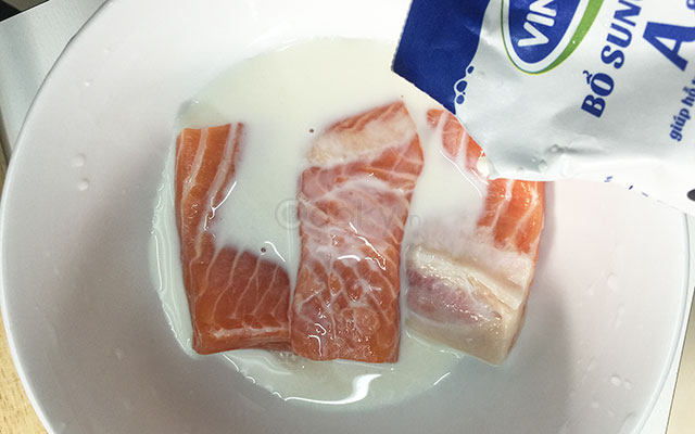 Cách làm ruốc cá hồi cho bé ăn dặm Cách làm ruốc cá hồi cho bé ăn dặm